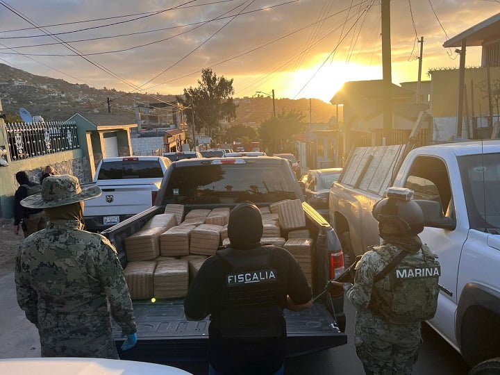 Decomisan droga armas y equipo táctico en Ensenada XEWT 12