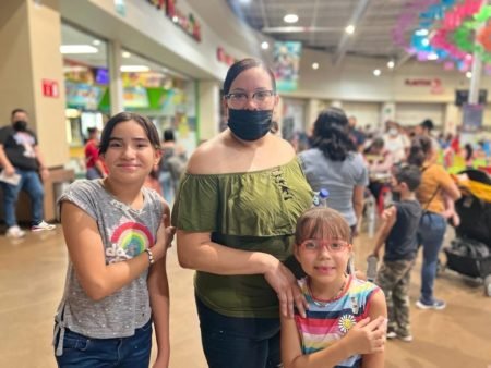 Menos de mil casos de COVID-19 en BC