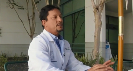 Médico local ayuda a jóvenes a cumplir sus sueños