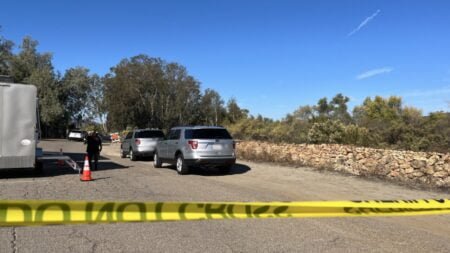 Investigan muerte de un hombre encontrado en sendero de Santee