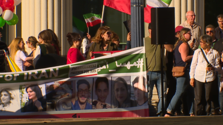Protestan contra régimen iraní frente al Palacio de Justicia