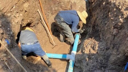 Reparan fuga de agua en la colonia otay tecnológico