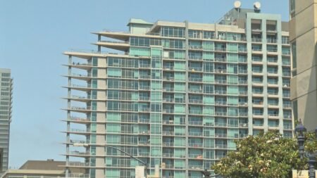 Reportan caída en precios de viviendas