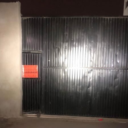 Clausuran fiesta clandestina con alcohol y menores