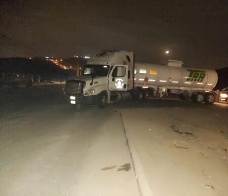 Descubren huachicoleros en bulevar 2000