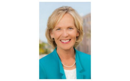 Se jubila directora administrativa de San Diego