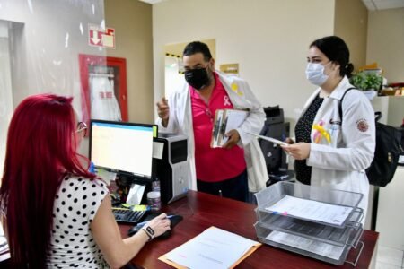 ISSTE invita a realizarse la mastografía