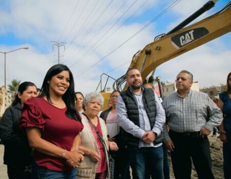 Inician obras de cemento hidráulico en bulevar Flores Magón