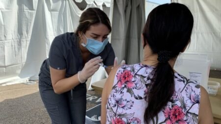 Exhortan a vacuna contra influenza y COVID-19 inmediata ante Invierno