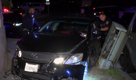 Persecución termina en accidente, arrestan a conductor