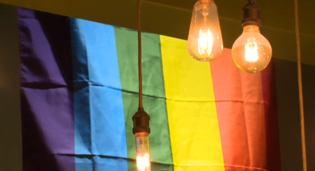 Club LGBTQ de San Diego refuerza seguridad tras tiroteo masivo en Colorado
