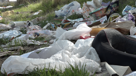 Vecinos frustrados por basura en su vecindario