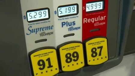 Líderes de California responsabilizan a refinerías por aumento de precio de la gasolina