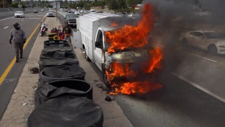 Se incendia camión en la I-8 La Mesa