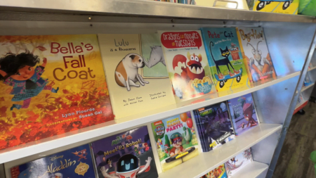Inicia campaña “Give a Child A Book” en San Diego