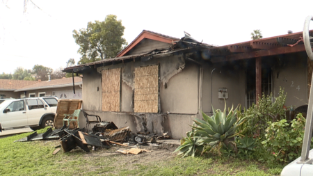 Salva a vecino de incendio; mueren 2 perros
