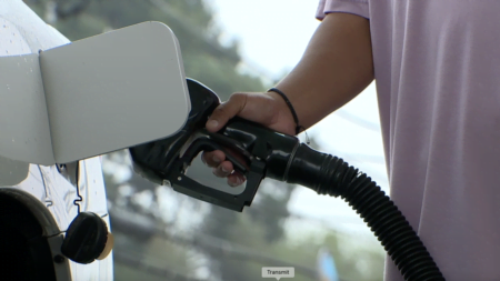 California busca sanción a grandes petroleras por precios de gasolina