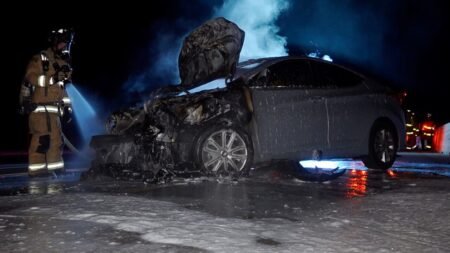 Se incendia auto tras choque en Encinitas
