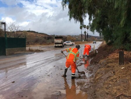 San Diego pendiente de lluvias y vientos intensos