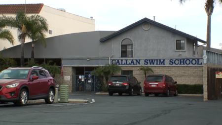 Alistan juicio contra ex instructor de natación acusado de tocamientos a menores