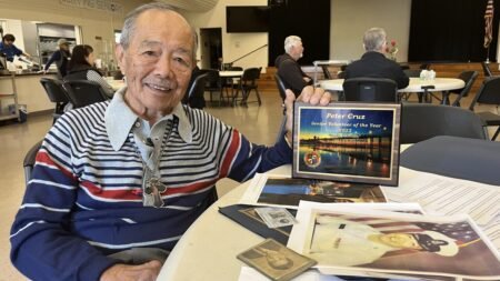 Veterano de Vietnam es galardonado como voluntario del año en Oceanside