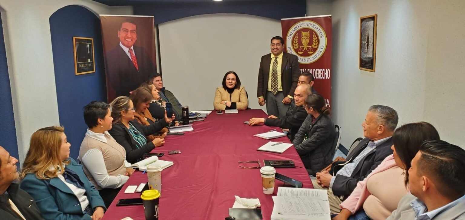 Se reúnen abogados penalistas con FGE