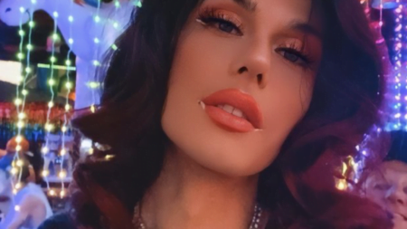 Artista “drag” en estado crítico tras choque