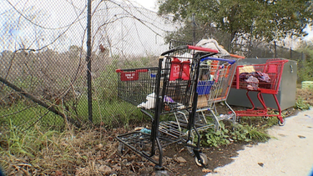 Buscan prohibir campamentos de “homeless” en vía pública