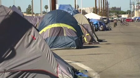 Inicia ordenanza para que “homeless” busquen refugios oficiales en San Diego