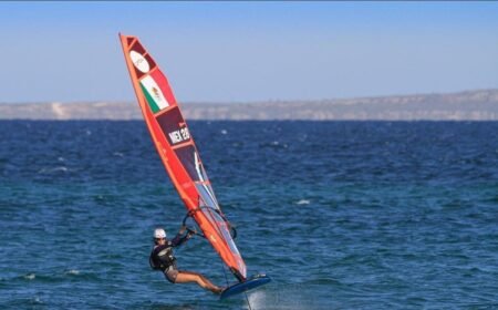 Mexicana gana plaza olímpica en Mundial de Vela 2023