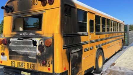 Se incendia un autobús escolar en San Diego