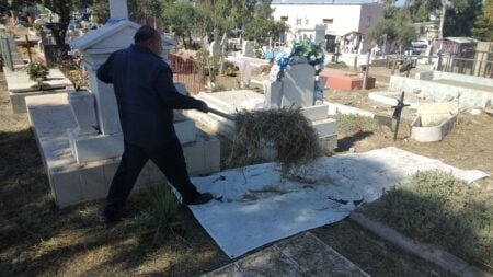 Realizan labores de limpieza en Panteón Municipal Ejido Mazatlán