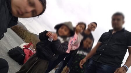 Rescatan a grupo de migrantes extraviados