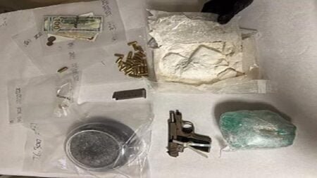 Incautan droga, armas y fuegos artificiales