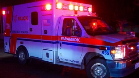 Ciclista resulta herido tras chocar con auto en San Ysidro