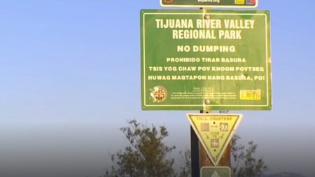 Investigan incendio de camioneta en complejo deportivo de San Diego