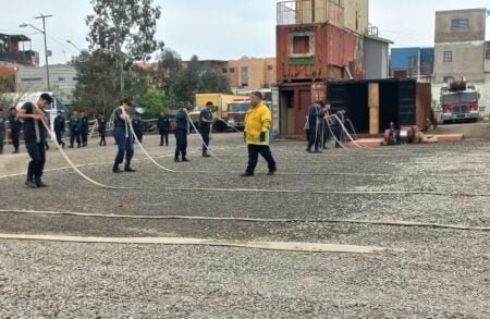 Reciben capacitaciones de incendio en hogar