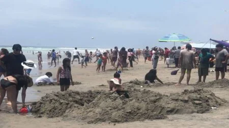 Habilitan cuatro torres de salvavidas en playas de Rosarito por Semana Santa