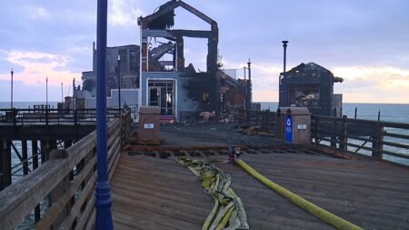 Renovación del muelle de Oceanside en marcha después del incendio
