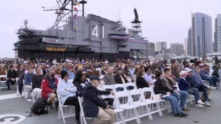 Héroes caídos honrados durante Memorial Day a bordo del USS Midway