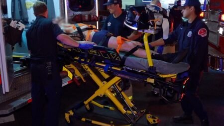 Patinador resulta herido tras colisión con un vehículo en Sherman Heights