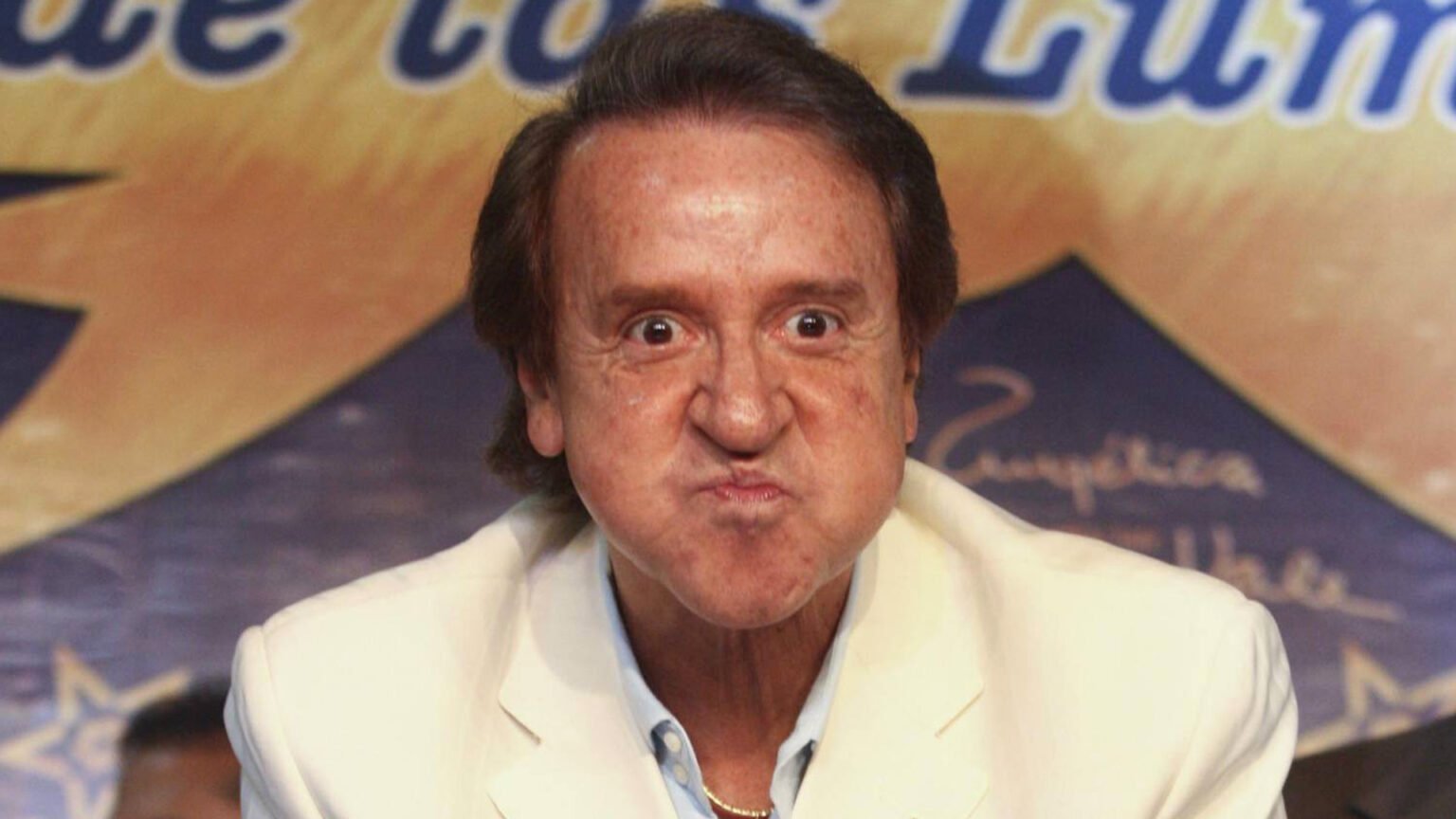 CARLOS VILLAGRÁN LE DEDICA FUERTE MENSAJE A FLORINDA MEZA