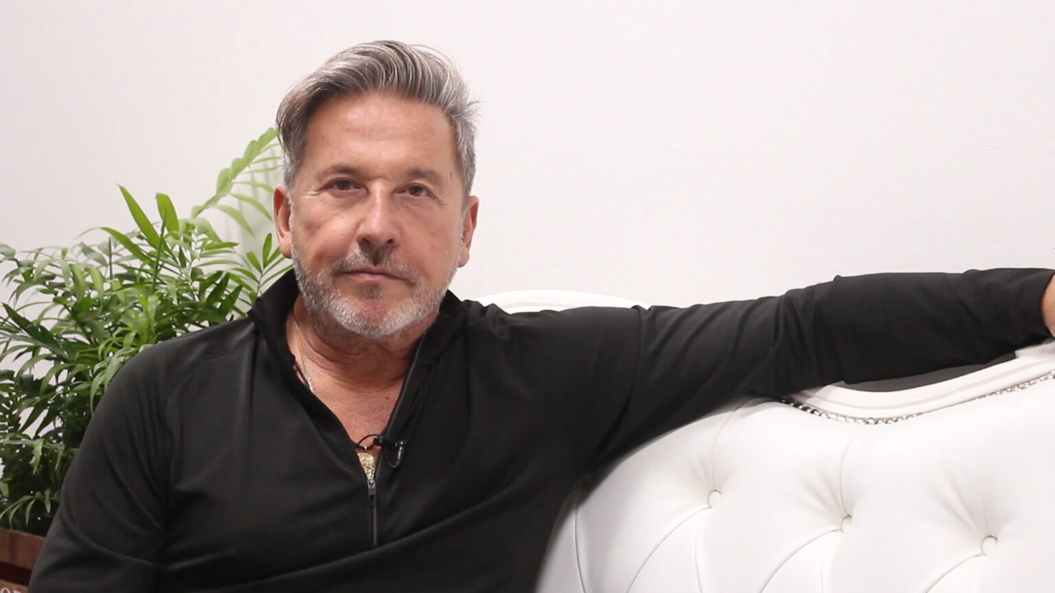 RICARDO MONTANER DENUNCIA INVASIÓN Y VANDALISMO EN SU RESIDENCIA DE REPÚBLICA DOMINICANA