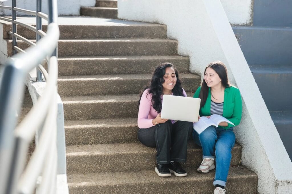 Nueva Ley Estatal Obliga a Escuelas a Informar a las Familias sobre Becas CalKIDS