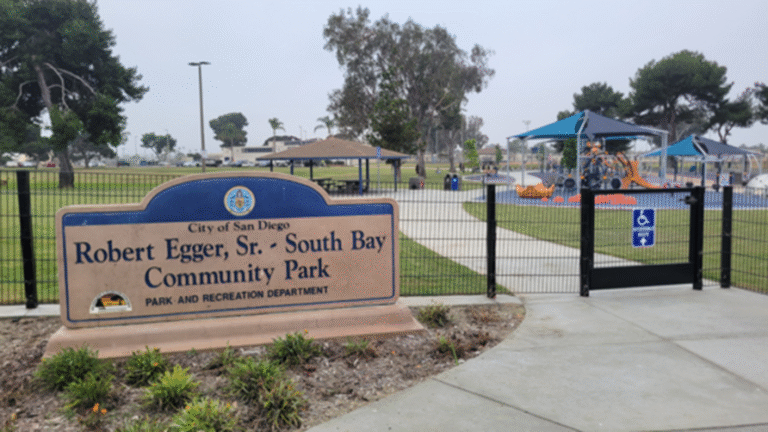 Comunidad de Egger Highlands Celebra Renovación de Parque Robert Egger Sr.