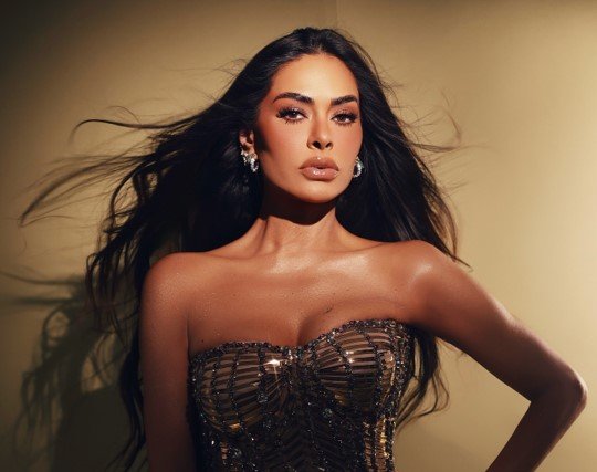 El poderoso mensaje detrás del vestido bronce de Galilea Montijo en LCDF