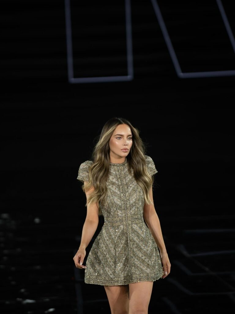 Belinda desfiló en París con lesiones y responde a las críticas: “Me dolía mucho”