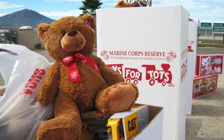 Condado de San Diego y Marines lanzan campaña Toys for Tots en cinco aeropuertos