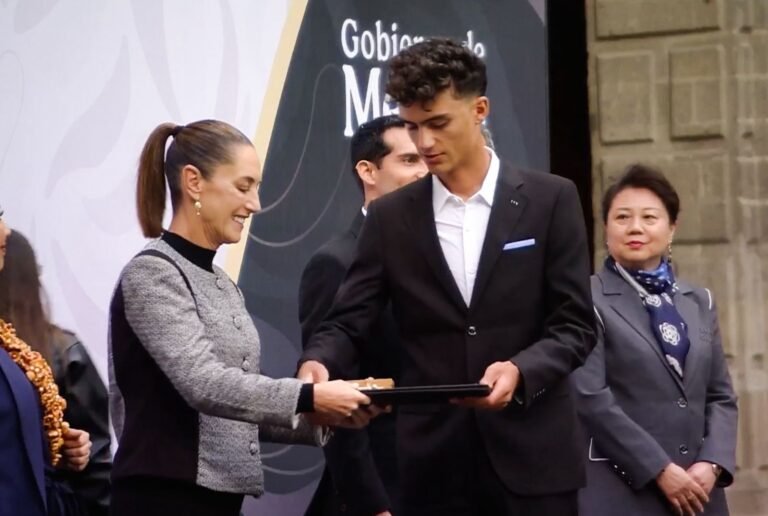 ISAAC DEL TORO RECIBE EL PREMIO NACIONAL DE DEPORTES 2025